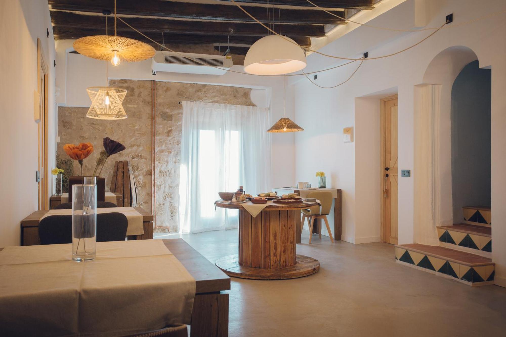 Castell De L'Aguda Hotel Tora de Riubregos Екстериор снимка