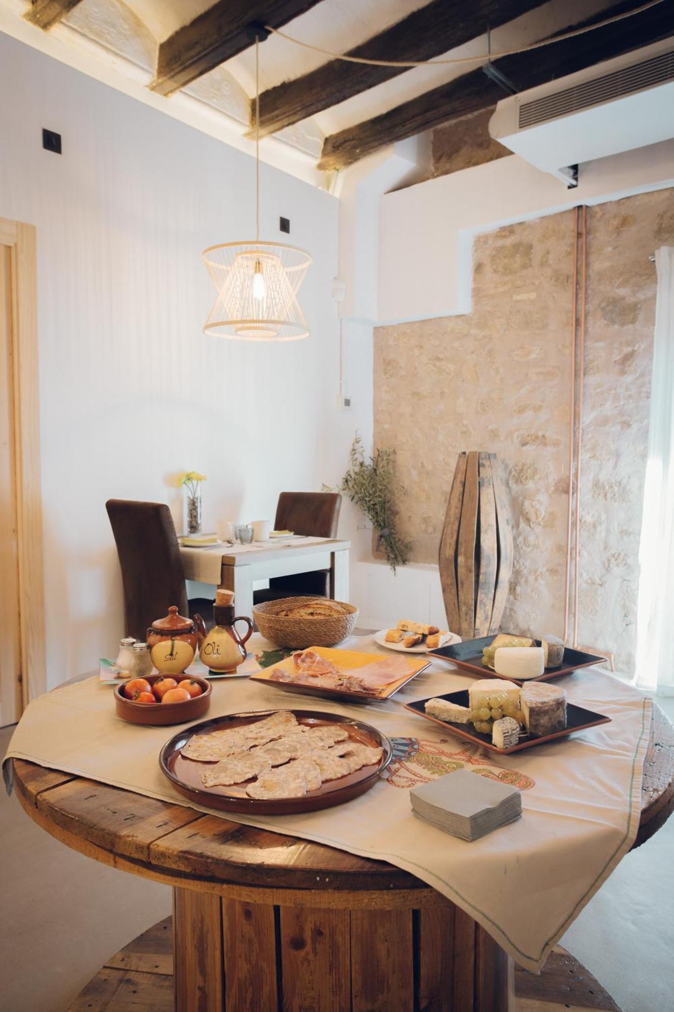 Castell De L'Aguda Hotel Tora de Riubregos Екстериор снимка
